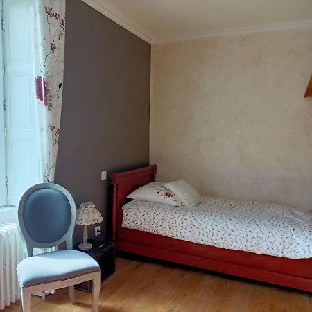 Bazoges-en-Paillers Le Manoir "Aux Douves" Bed & Breakfast エクステリア 写真