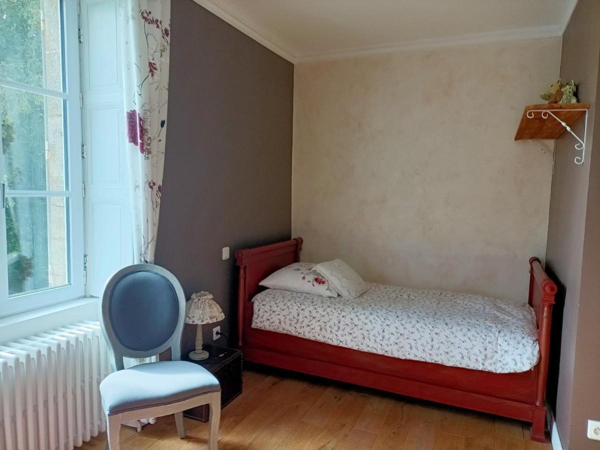 Bazoges-en-Paillers Le Manoir "Aux Douves" Bed & Breakfast エクステリア 写真