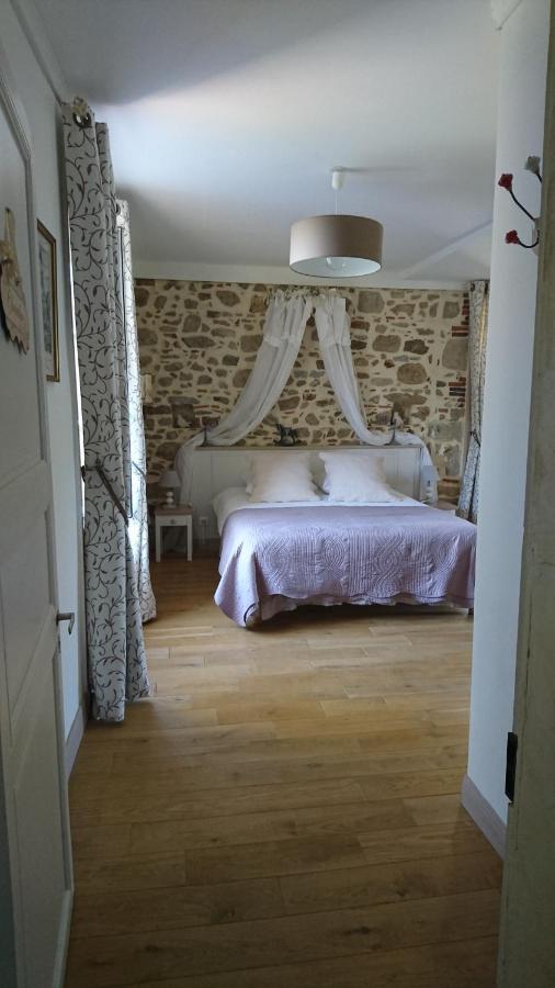 Bazoges-en-Paillers Le Manoir "Aux Douves" Bed & Breakfast エクステリア 写真