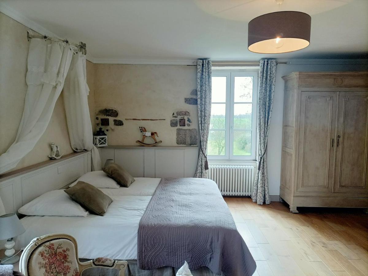 Bazoges-en-Paillers Le Manoir "Aux Douves" Bed & Breakfast エクステリア 写真
