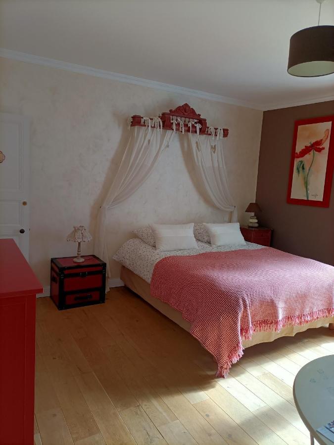 Bazoges-en-Paillers Le Manoir "Aux Douves" Bed & Breakfast エクステリア 写真