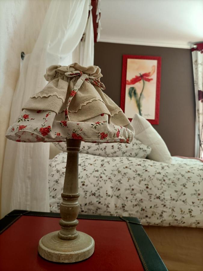 Bazoges-en-Paillers Le Manoir "Aux Douves" Bed & Breakfast エクステリア 写真