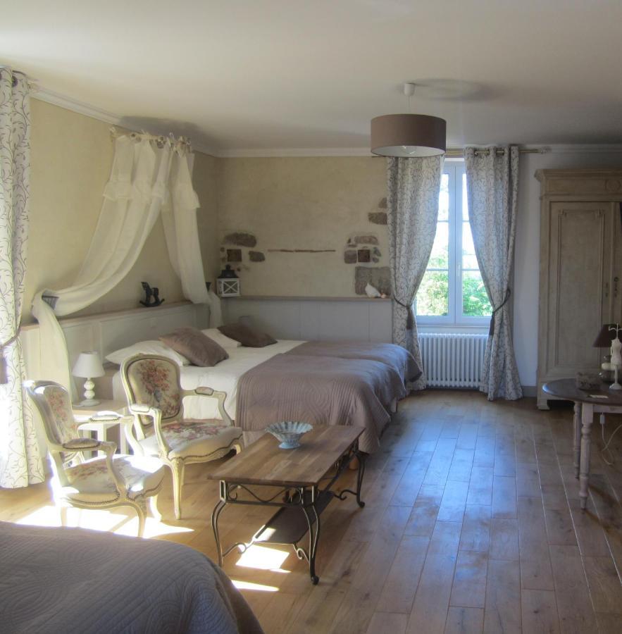 Bazoges-en-Paillers Le Manoir "Aux Douves" Bed & Breakfast エクステリア 写真