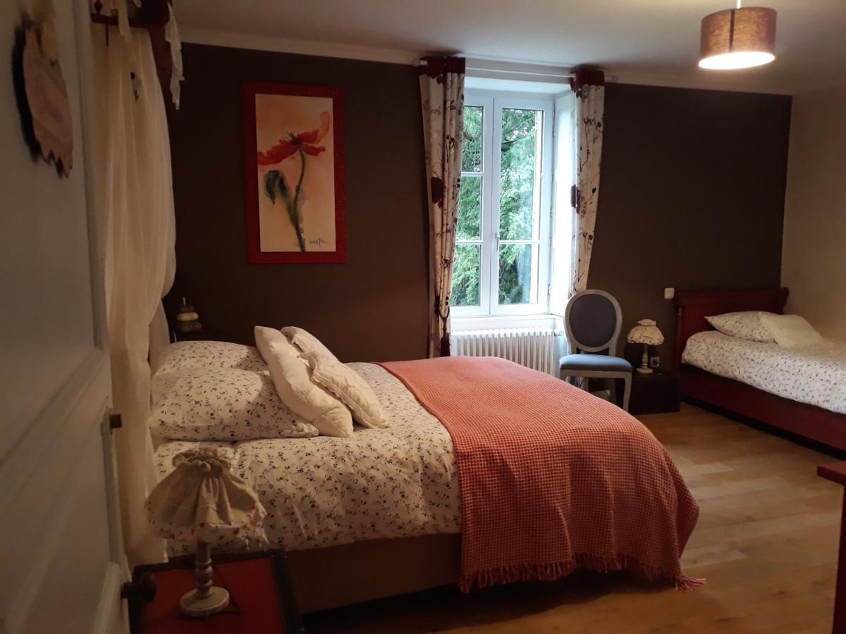 Bazoges-en-Paillers Le Manoir "Aux Douves" Bed & Breakfast エクステリア 写真