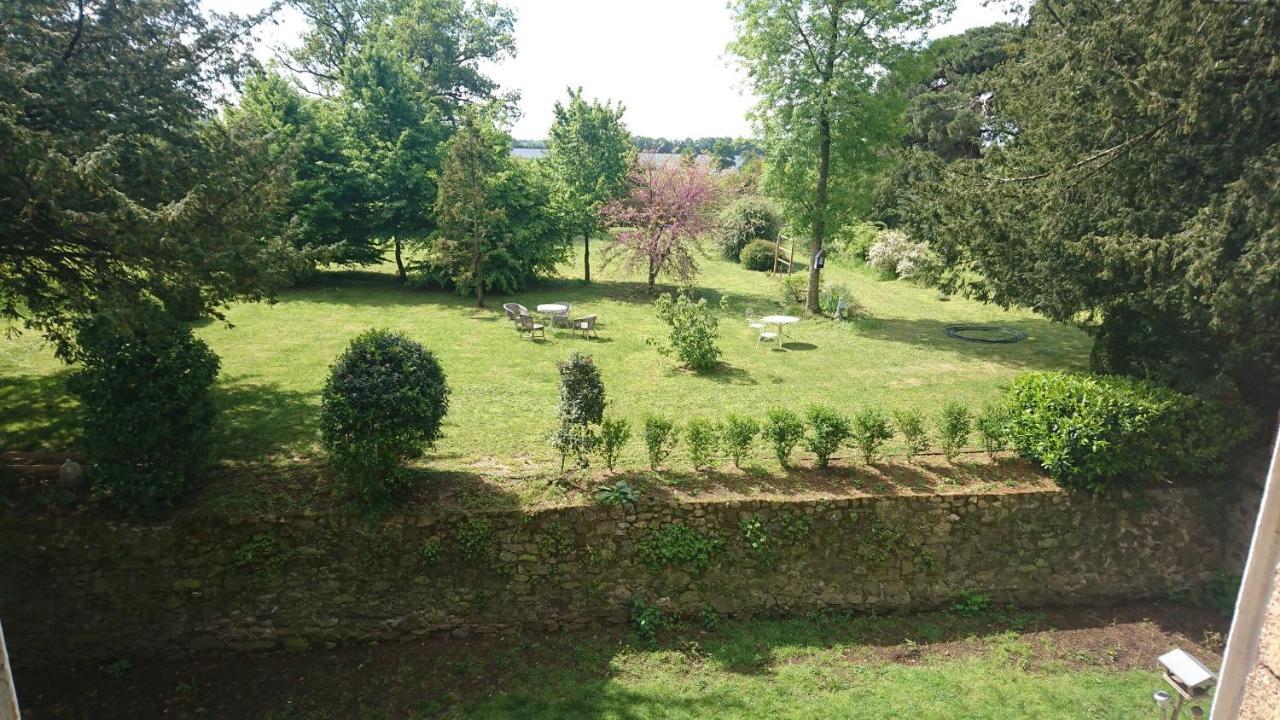 Bazoges-en-Paillers Le Manoir "Aux Douves" Bed & Breakfast エクステリア 写真