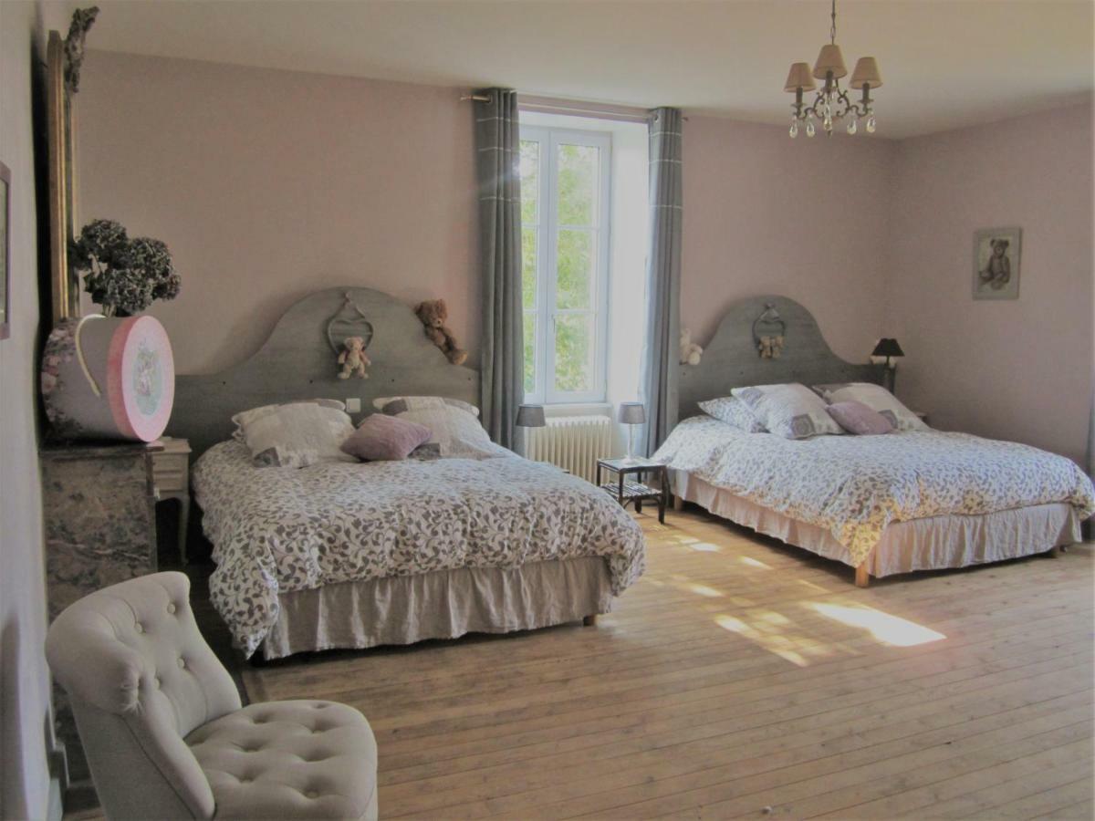 Bazoges-en-Paillers Le Manoir "Aux Douves" Bed & Breakfast エクステリア 写真