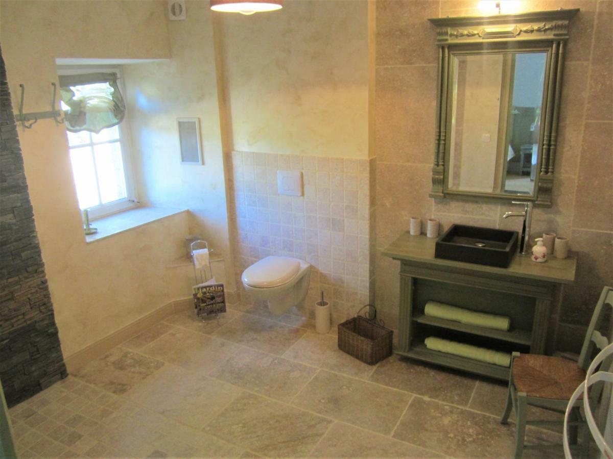 Bazoges-en-Paillers Le Manoir "Aux Douves" Bed & Breakfast エクステリア 写真