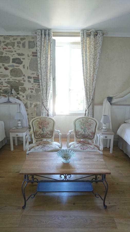 Bazoges-en-Paillers Le Manoir "Aux Douves" Bed & Breakfast エクステリア 写真